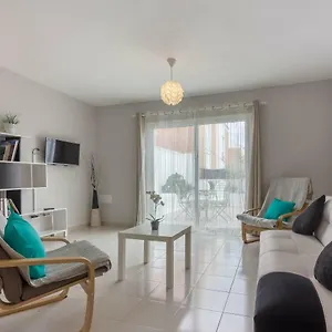 https://beautiful-2-bed-townhouse-near-la-tejita-beach-el-medano.adeje-hotels.com